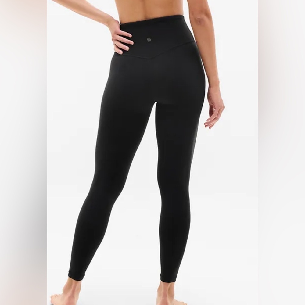 ✨Athleta✨Black Leggings with side pockets, like new, Size L